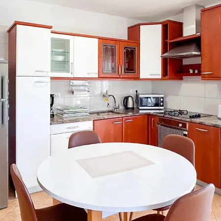 Hanna - 500m From The Medulin