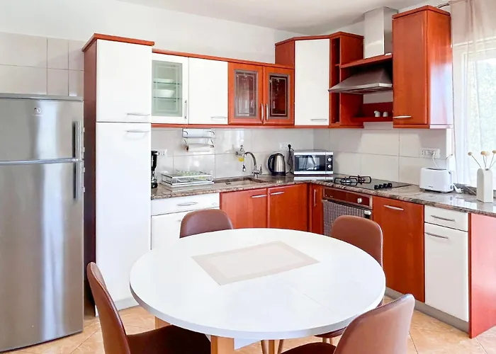 Hanna - 500m From The Medulin