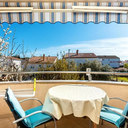 Apartment Hanna - 500m From The Medulin