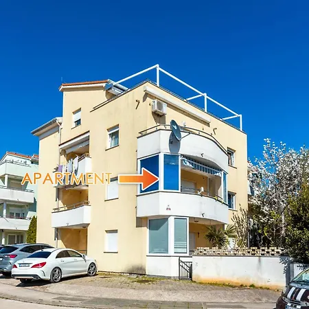 Apartment Hanna - 500m From The